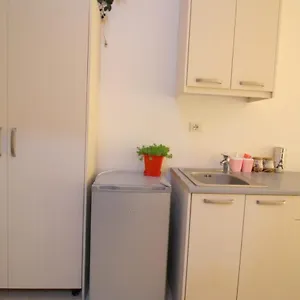 Mona's 1 Apartment